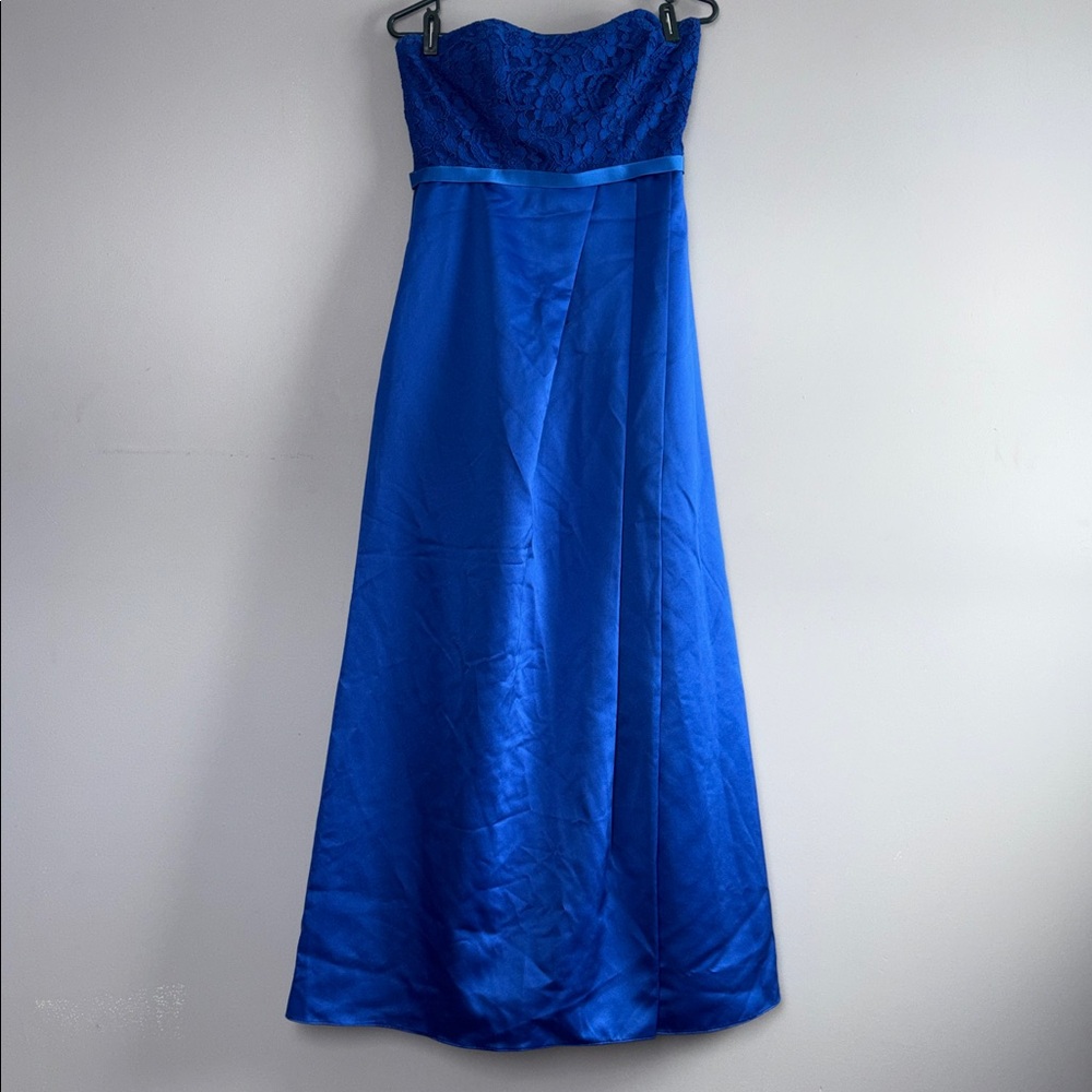 David's Bridal Strapless Sapphire Lace Bodice Gown - Picture 2 of 12